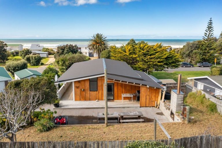 Photo of property in 96 Blue Pacific Parade, Riversdale Beach, Masterton, 5872