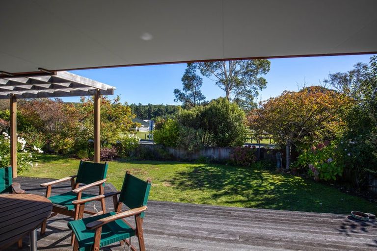 Photo of property in 6 Weka Place, Picton, 7220