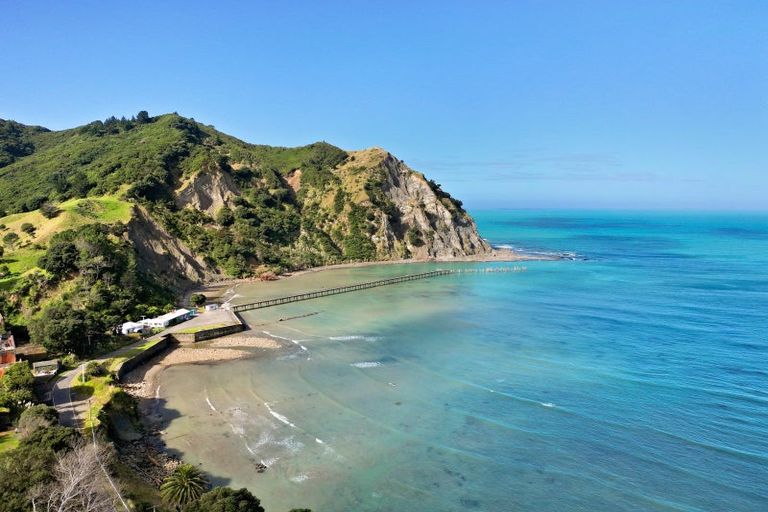 Photo of property in 17 Tawhiti Street, Tokomaru Bay, 4079