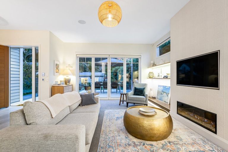 Photo of property in 15 Nikau Street, Eastbourne, Lower Hutt, 5013