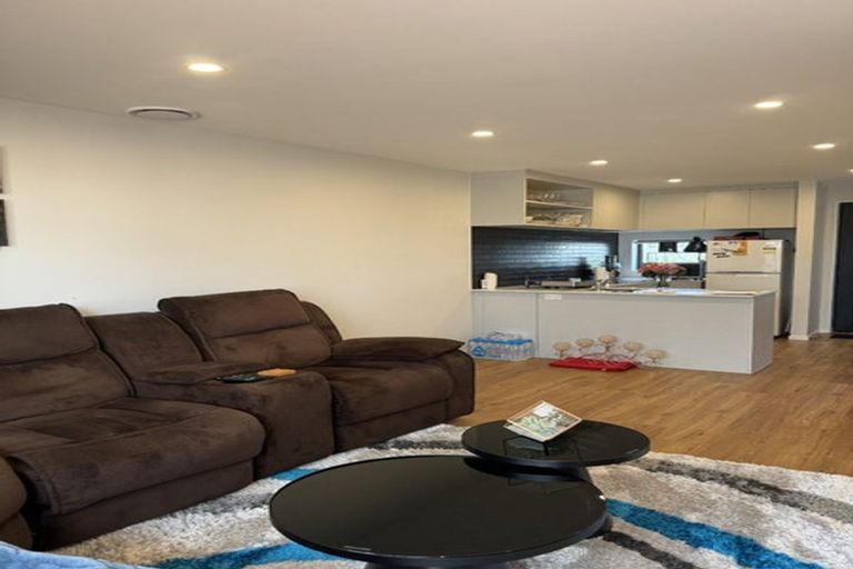 Photo of property in 2/119 Bruce Mclaren Road, Henderson, Auckland, 0612