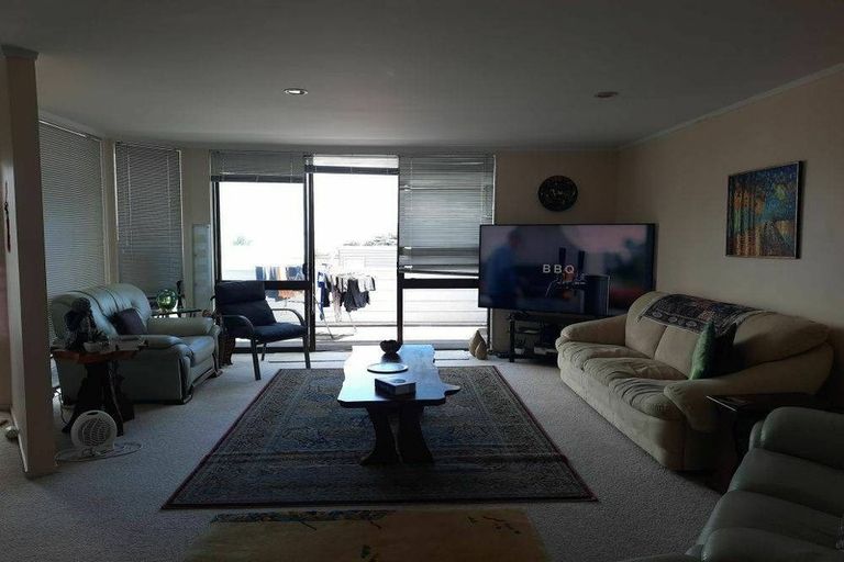 Photo of property in 1/1 Takutai Avenue, Bucklands Beach, Auckland, 2012