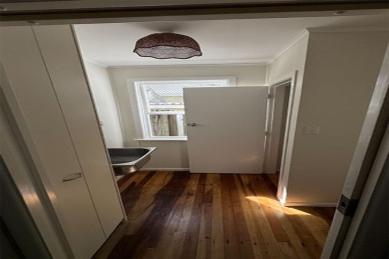 Photo of property in 25 Montreal Grove, Kingston, Wellington, 6021