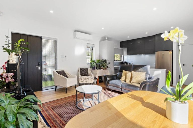 Photo of property in 12 Hava Place, Green Bay, Auckland, 0604