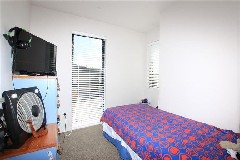 Photo of property in 2/10 Silver Moon Road, Albany Heights, Auckland, 0632