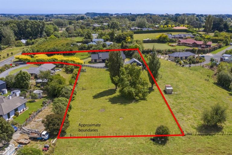 Photo of property in 64 Muhunoa Road West, Ohau, Levin, 5570