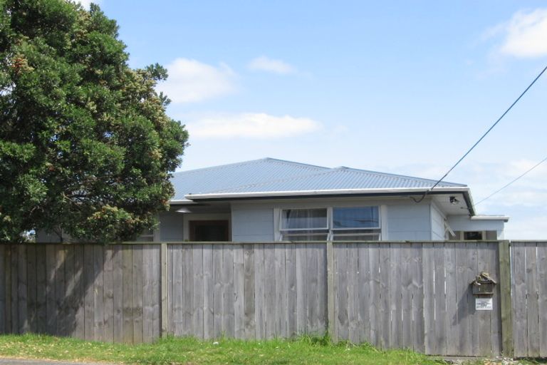 Photo of property in 2/124 Rangatira Road, Beach Haven, Auckland, 0626