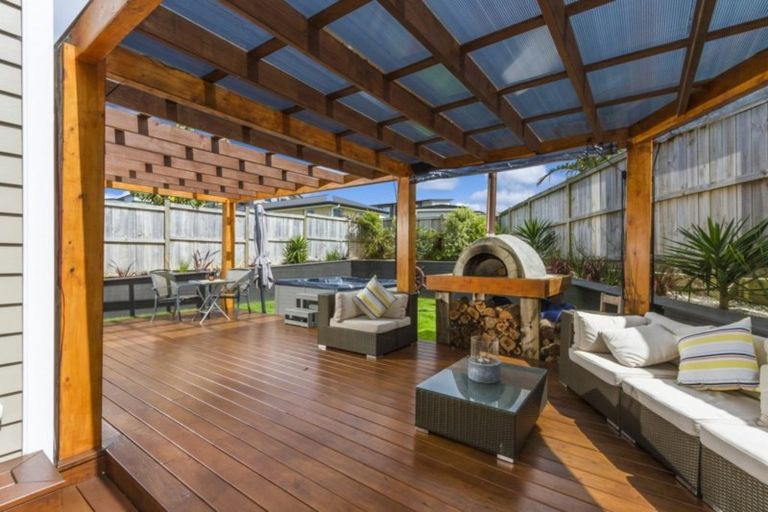 Photo of property in 4 Eastreef Court, Long Bay, Auckland, 0630