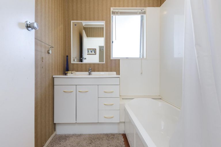 Photo of property in 27 Pinedale Parade, Milson, Palmerston North, 4414