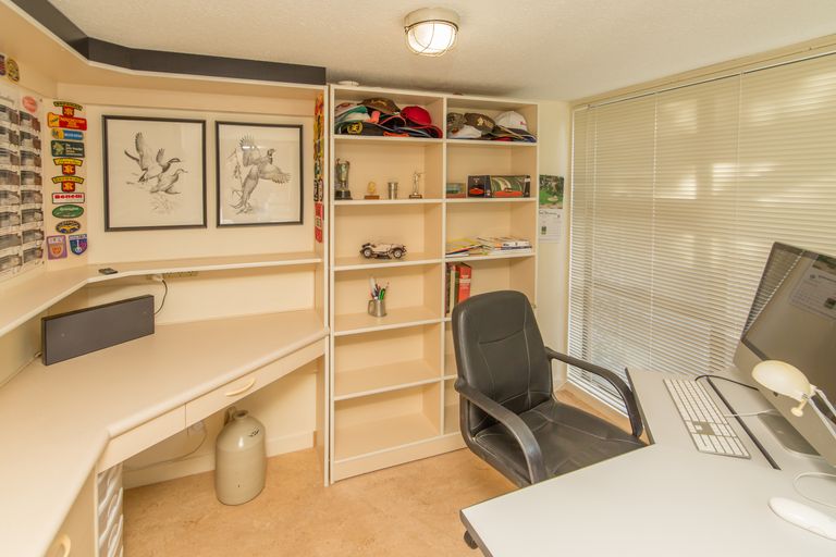 Photo of property in 2 Kent Lodge Avenue, Avonhead, Christchurch, 8042