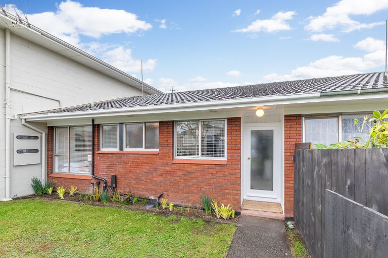 Photo of property in 2/32 Fowlds Avenue, Sandringham, Auckland, 1025