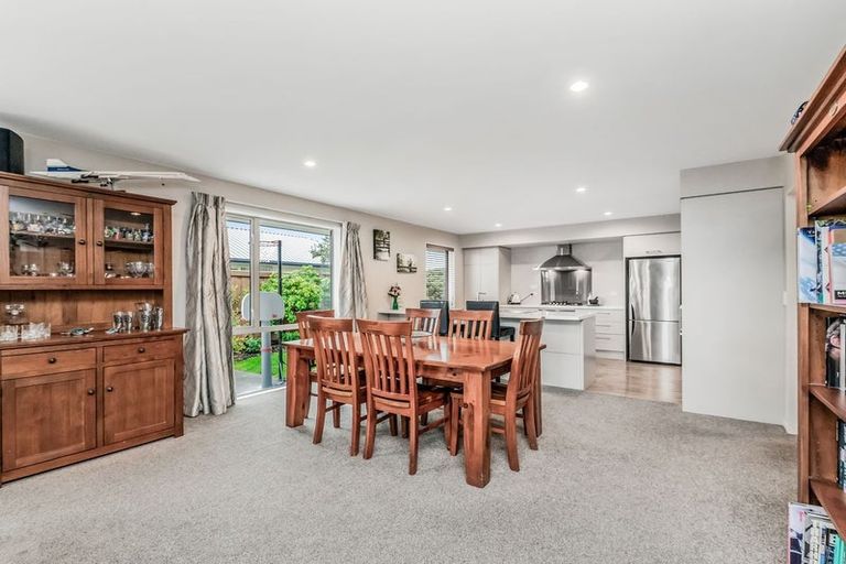 Photo of property in 100 Shillingford Boulevard, Rolleston, 7615