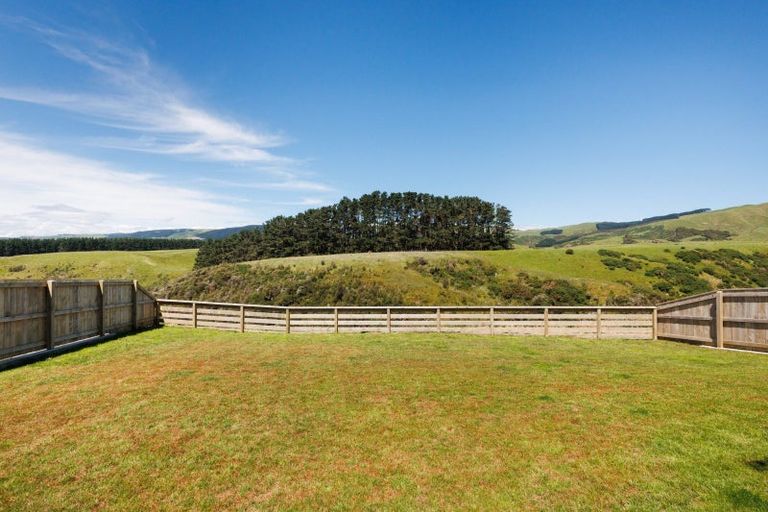 Photo of property in 50 Atlantic Drive, Fitzherbert, Palmerston North, 4410