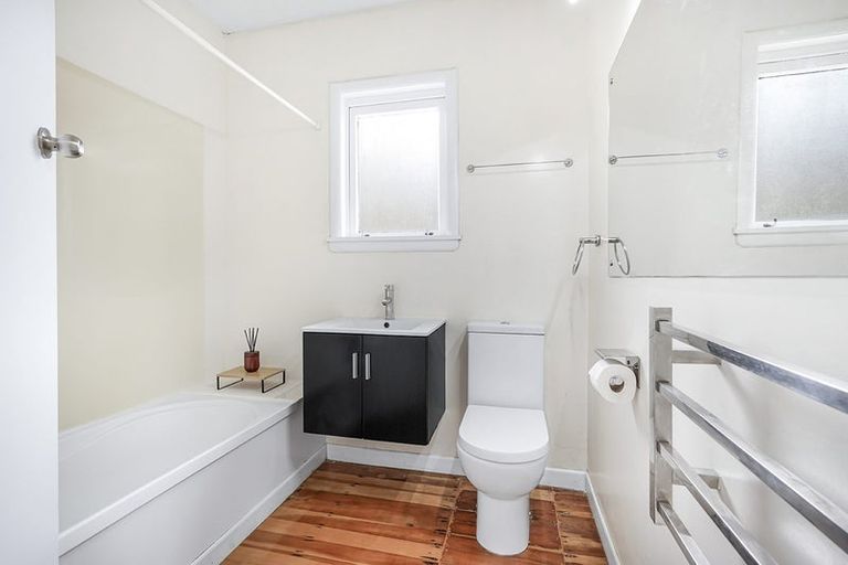 Photo of property in 51 Sillary Street, Hamilton East, Hamilton, 3216