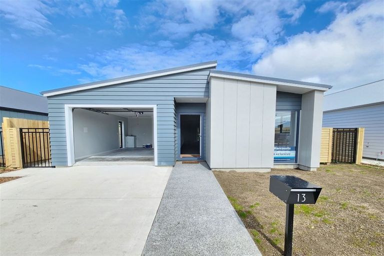 Photo of property in 13 Rotoiti Place, Paraparaumu, 5032