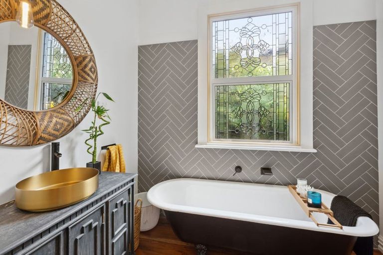 Photo of property in 36 Belt Road, Moturoa, New Plymouth, 4310