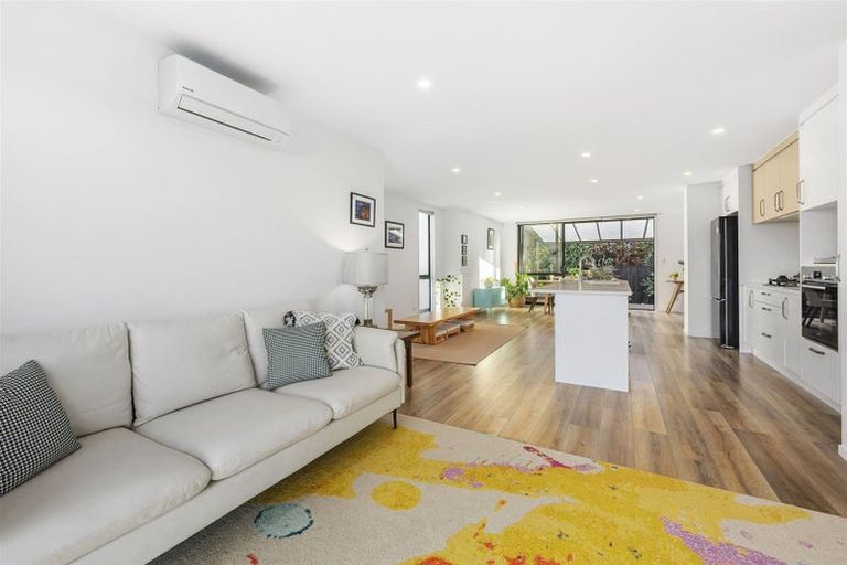 Photo of property in 42 Seafarer Crescent, Stanmore Bay, Whangaparaoa, 0932