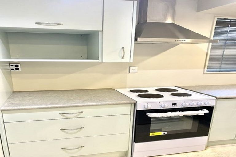 Photo of property in 10 Albemarle Place, Massey, Auckland, 0614