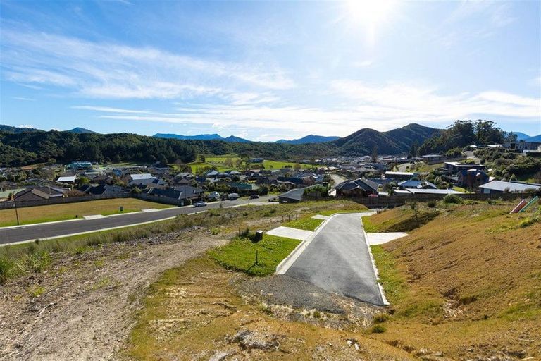 Photo of property in 4 Raukura Rise, Picton, 7220