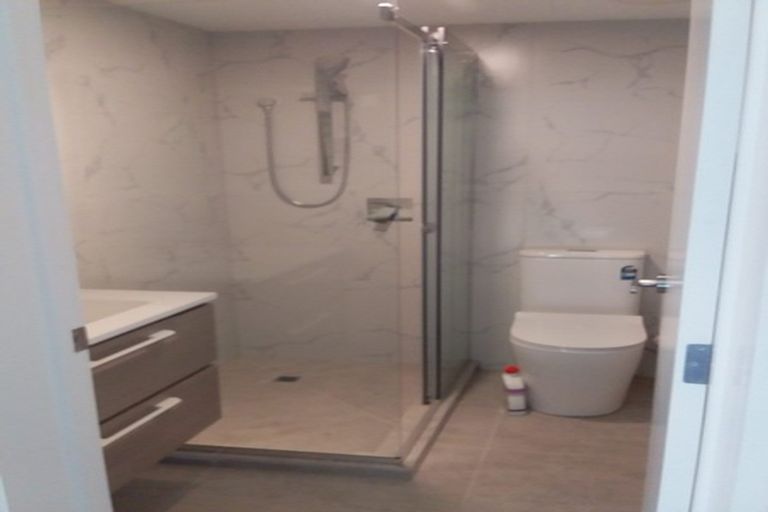 Photo of property in 2/69 Lake Road, Devonport, Auckland, 0624