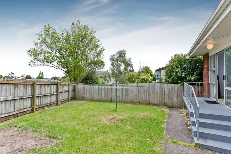 Photo of property in 2/102 Lynwood Road, New Lynn, Auckland, 0600