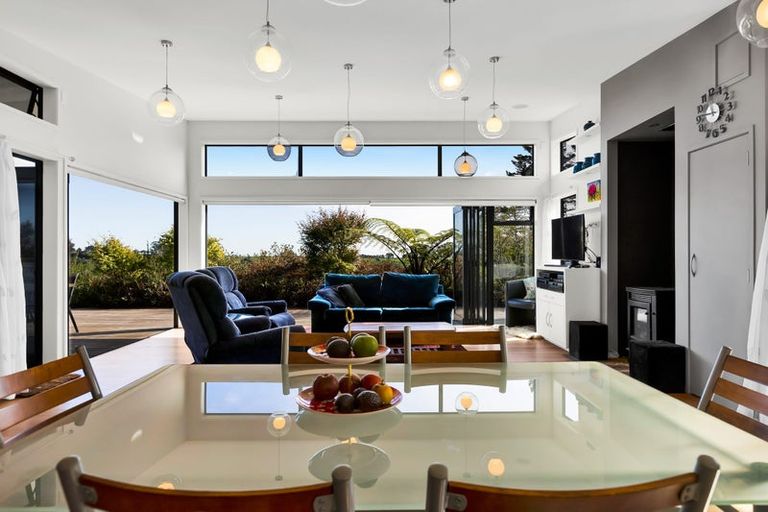 Photo of property in 10 Allan Road, Burgess Park, New Plymouth, 4371