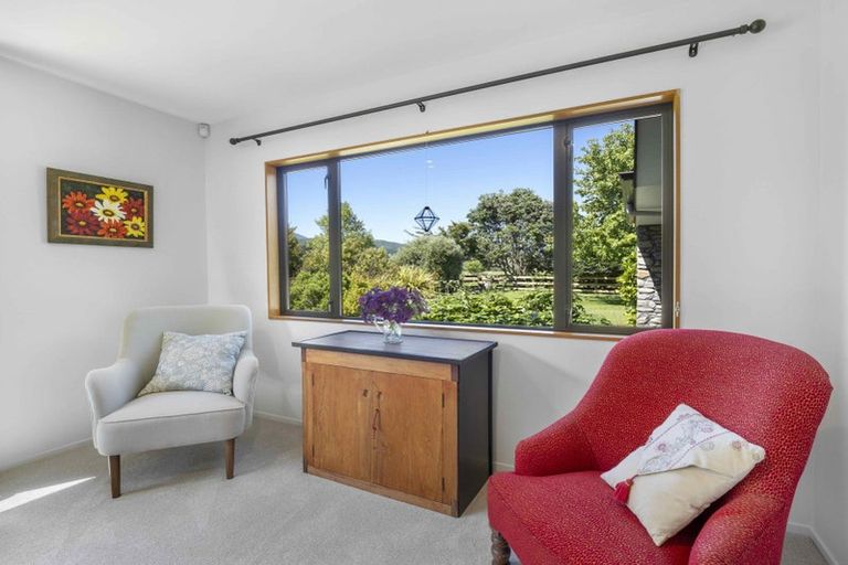 Photo of property in 424 Tararua Road, Levin, 5571