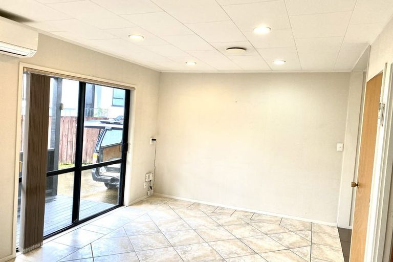 Photo of property in 73 Santiago Crescent, Unsworth Heights, Auckland, 0632