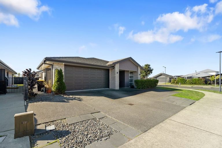 Photo of property in 32 Rainey Crescent, Papamoa Beach, Papamoa, 3118