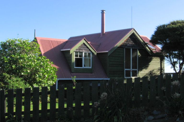 Photo of property in 7 The Track, Plimmerton, Porirua, 5026