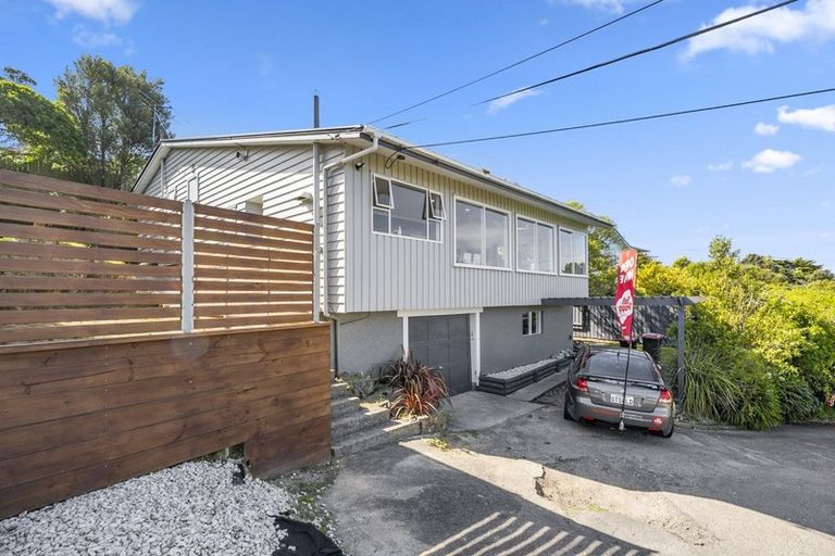 Photo of property in 9 Salford Street, Newlands, Wellington, 6037
