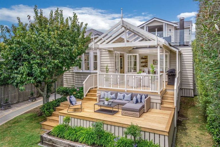 Photo of property in 79 Hinemoa Street, Birkenhead, Auckland, 0626