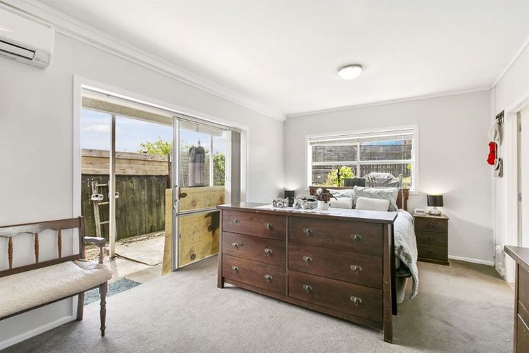 Photo of property in 1/11 Charles Dickens Drive, Mellons Bay, Auckland, 2014