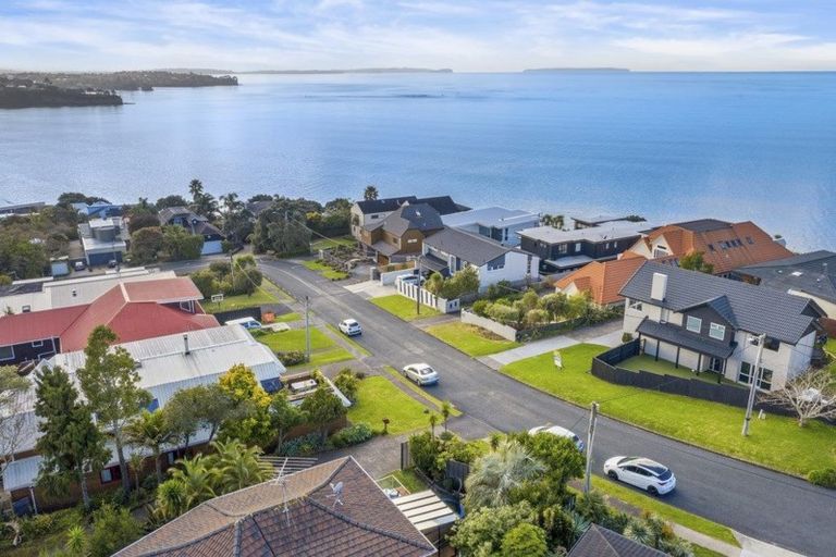 Photo of property in 1/130 Churchill Road, Rothesay Bay, Auckland, 0630