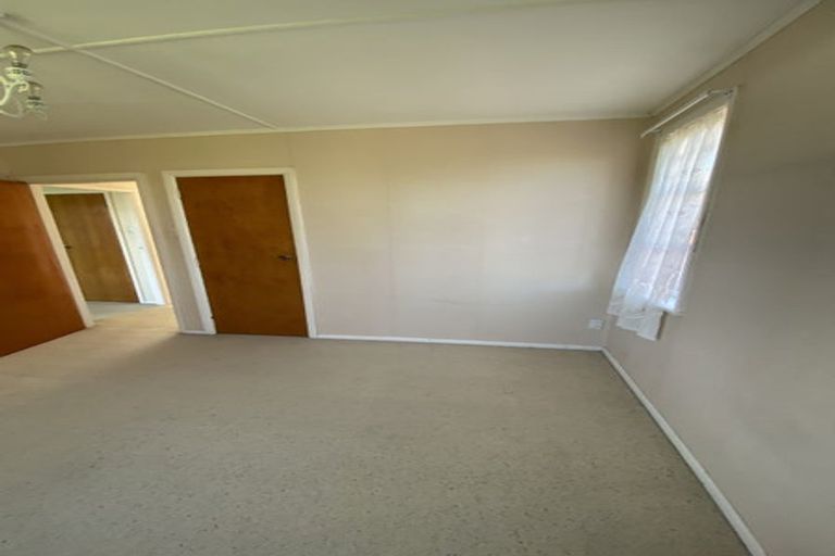 Photo of property in 17 Queenwood Road, Levin, 5510
