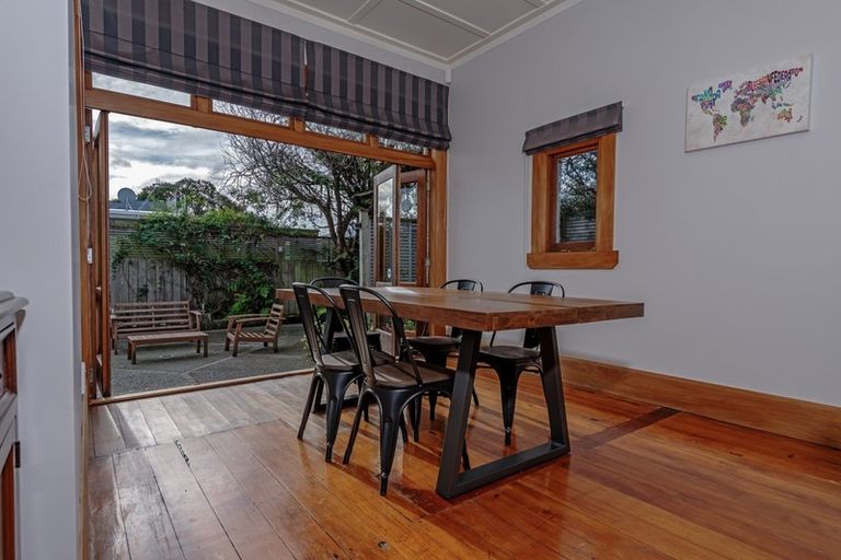 Photo of property in 33 Knowles Street, Terrace End, Palmerston North, 4410