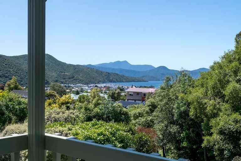 Photo of property in 18 Moana View Road, Waikawa, Picton, 7220