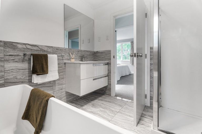 Photo of property in 42 Lauderdale Road, Birkdale, Auckland, 0626