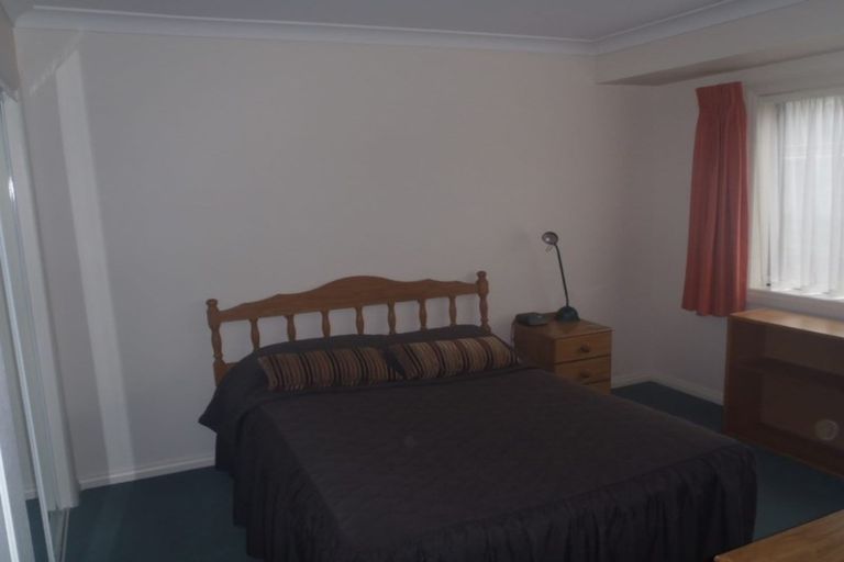 Photo of property in 6 Roy Maloney Drive, Henderson, Auckland, 0612