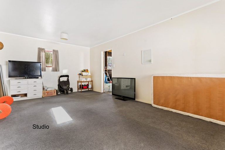 Photo of property in 22 Broadfield Street, Massey, Auckland, 0614