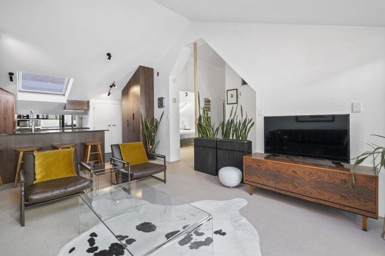 Photo of property in Courtenay Mews Apartments, 18/14 Alpha Street, Te Aro, Wellington, 6011