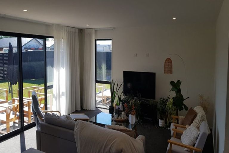 Photo of property in 12 Mccahon Drive, Rangiora, 7400