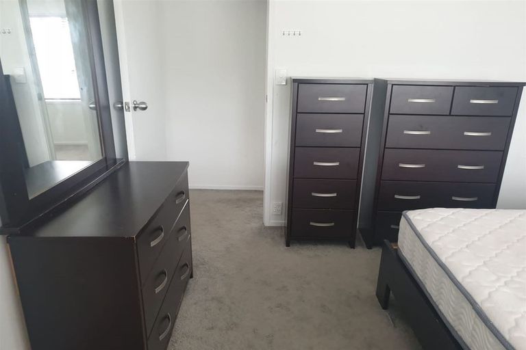 Photo of property in 34 Frobisher Way, Clendon Park, Auckland, 2103