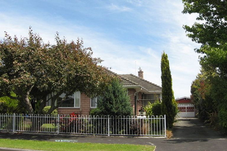 Photo of property in 19 Eglinton Street, Avondale, Christchurch, 8061