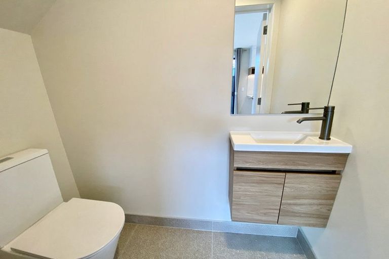 Photo of property in 41a Camelot Place, Glenfield, Auckland, 0629