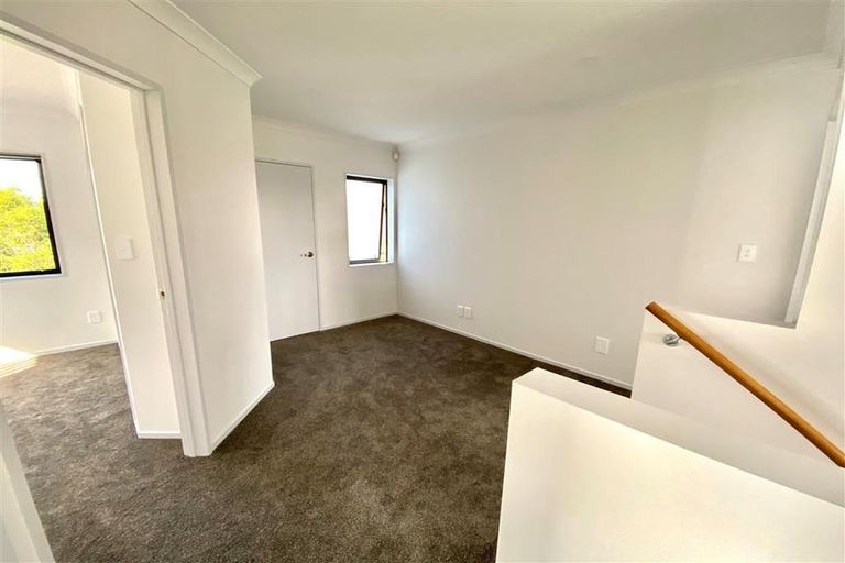 Photo of property in 9 Nagra Lane, Papakura, 2110