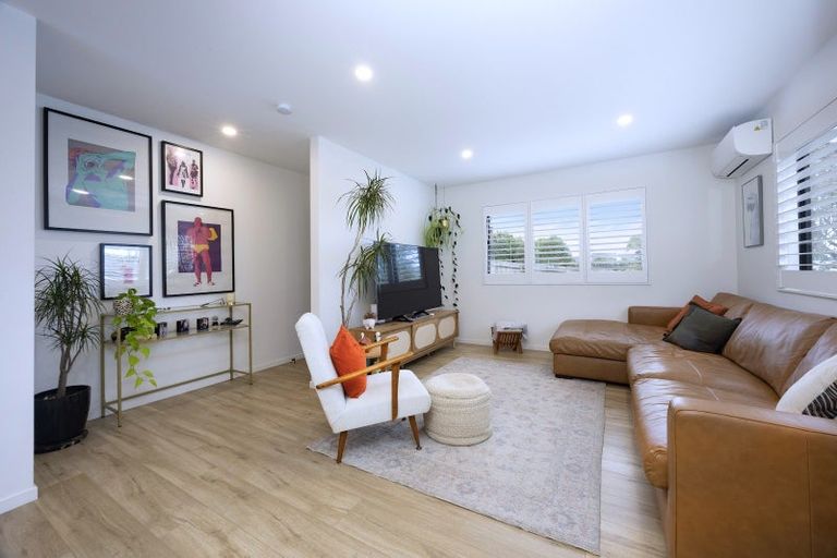 Photo of property in 18c Edgware Road, West Harbour, Auckland, 0618