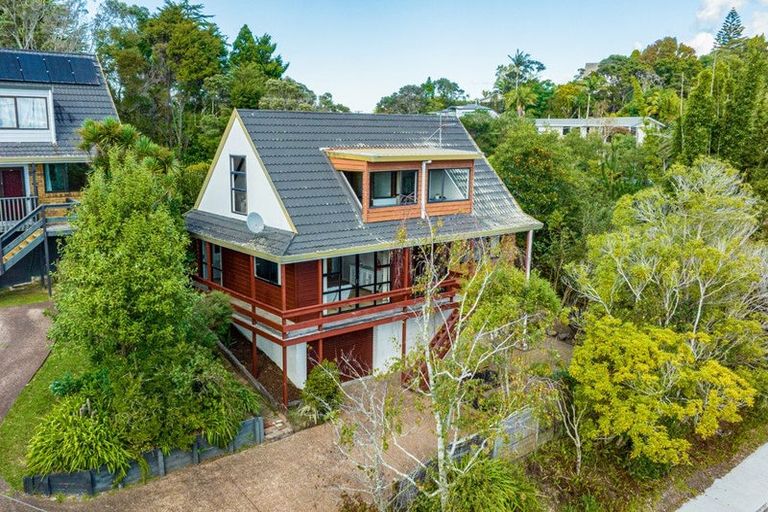 Photo of property in 2/84a Avonleigh Road, Green Bay, Auckland, 0604