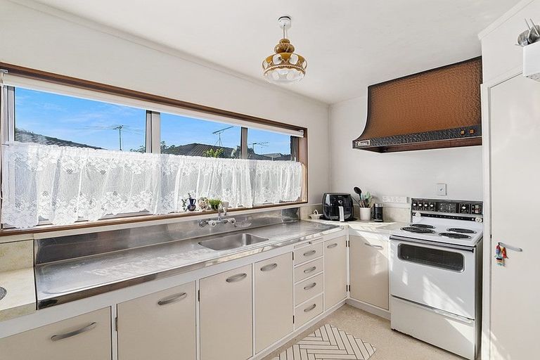 Photo of property in 1/20 Shakespeare Road, Milford, Auckland, 0620