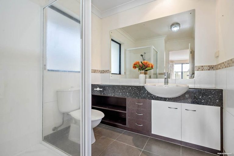 Photo of property in 16 Breon Place, Flat Bush, Auckland, 2016